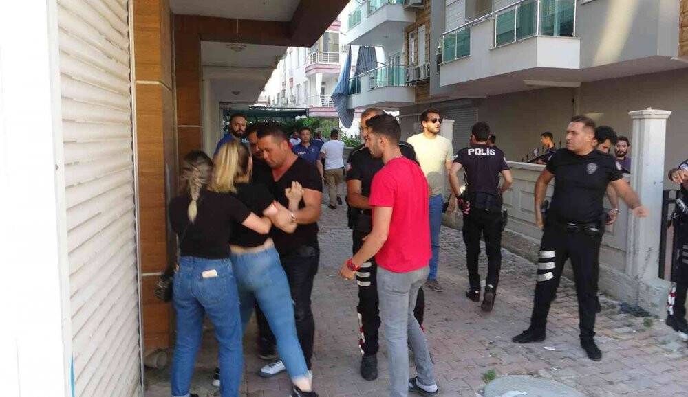 Yeğenlerini ve kardeşini rehin aldı, linç edilmekten polis kurtardı