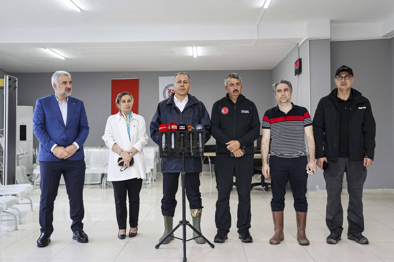 aa-20220710-28385047-28385043-istanbul-valisi-ali-yerlikaya.jpg