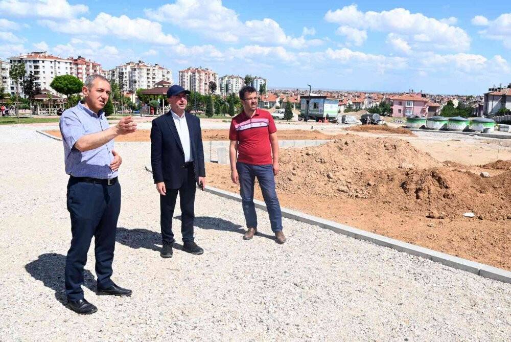 Başkan Pekyatırmacı Yeni Nesil Şehir Kütüphanesi'nde incelemelerde bulundu.