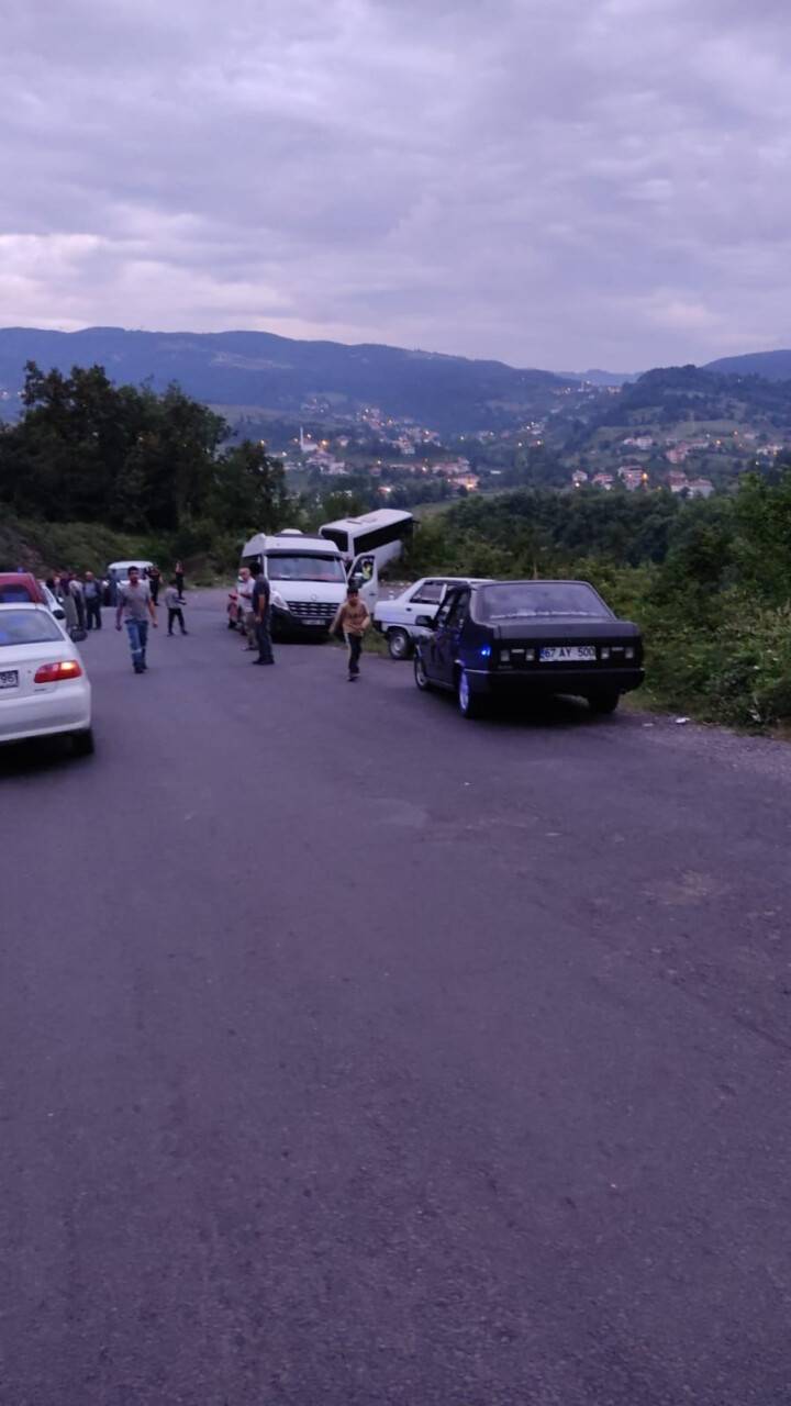 Düğüne giden otobüsün freni patladı: 12 yaralı
