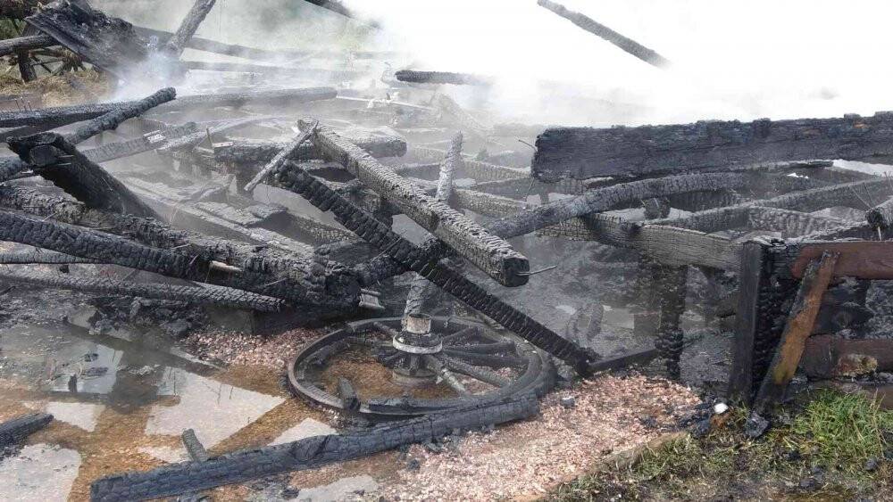 Eğlence kasabası alev alev yandı