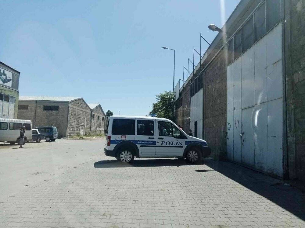 Kayısı toplamak için çıktığı çatıdan düşüp öldü