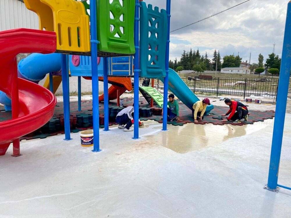 Meram'ın merkeze uzak mahallelerindeki 41 park yenilenerek modern bir görünüme kavuştu