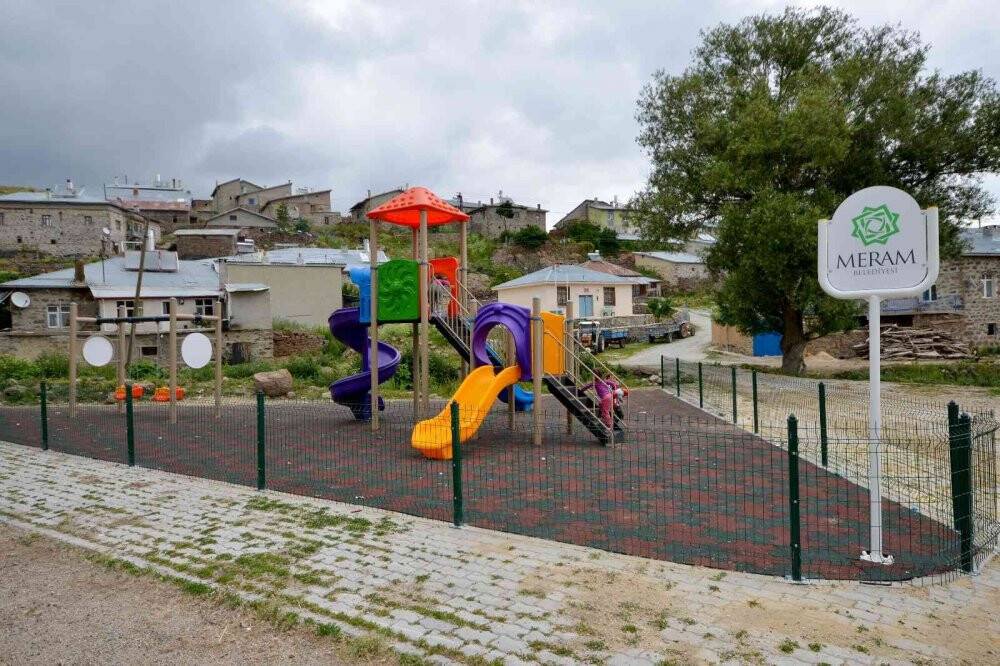 Meram'ın merkeze uzak mahallelerindeki 41 park yenilenerek modern bir görünüme kavuştu