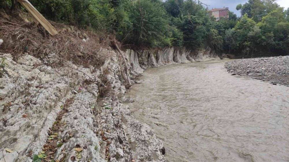 Sel korkusu yaşayan mahalleli önlem alınmasını istiyor