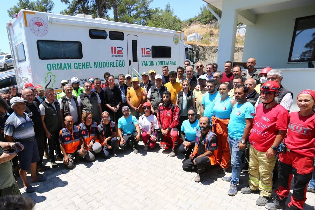 aa-20220714-28418494-28418493-cumhurbaskani-erdogan-datcada-orman-yanginiyla-mucadele-eden-ekiplere-tesekkur-etti.jpg