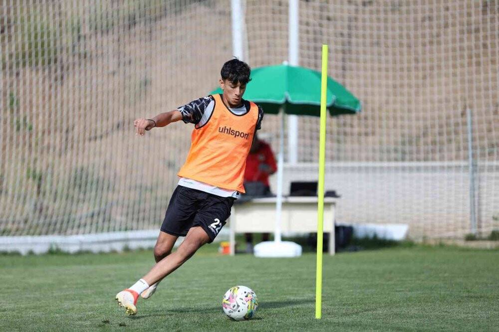 Alanyaspor, Erciyes kampında sezona çift idmanla hazırlanıyor