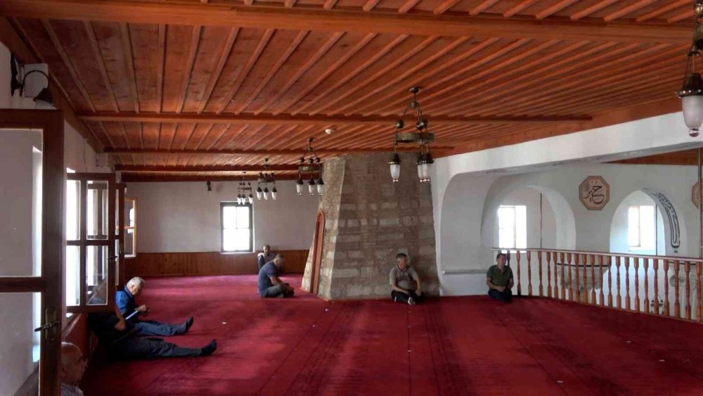 Bin 600 yıllık Ayasofya kilisesi, 700 yıldır camii olarak hizmet veriyor