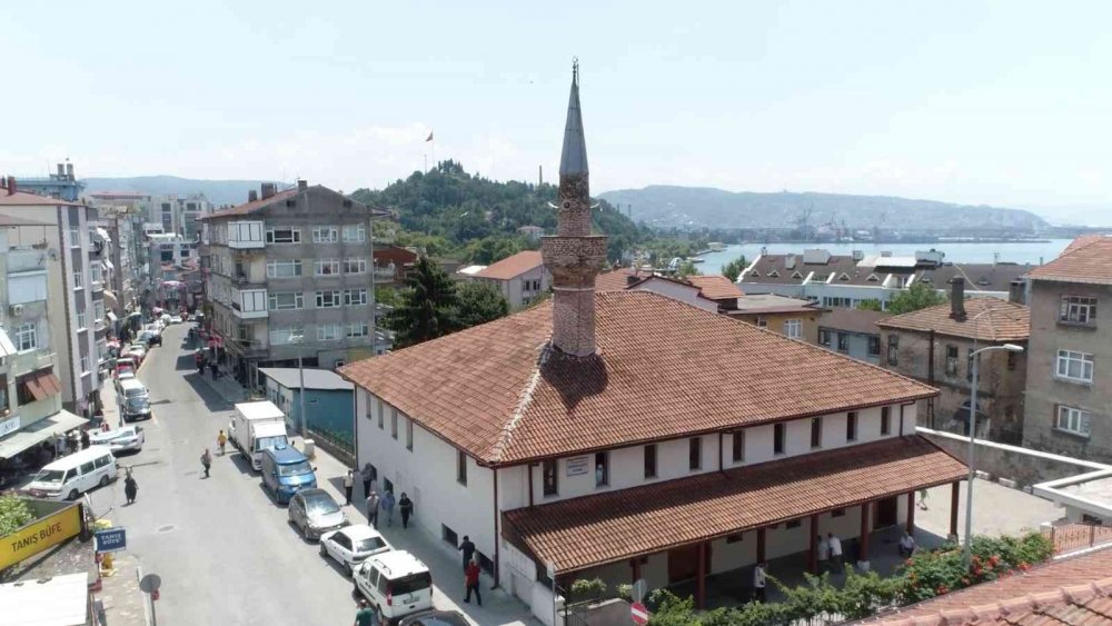 Bin 600 yıllık Ayasofya kilisesi, 700 yıldır camii olarak hizmet veriyor