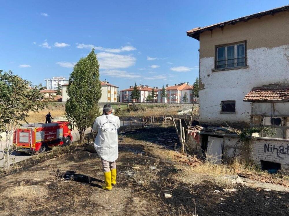 Konya’da otluk alandaki yangın eve sıçradı