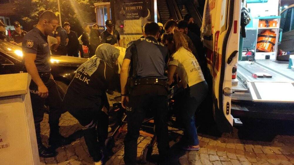 Şehrin göbeğinde bıçaklı kavga çıktı, 1 kişi yaralandı