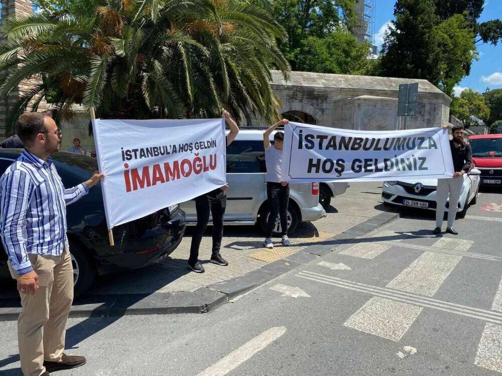 Sel felaketinde tatilde olan İmamoğlu’na karşılama