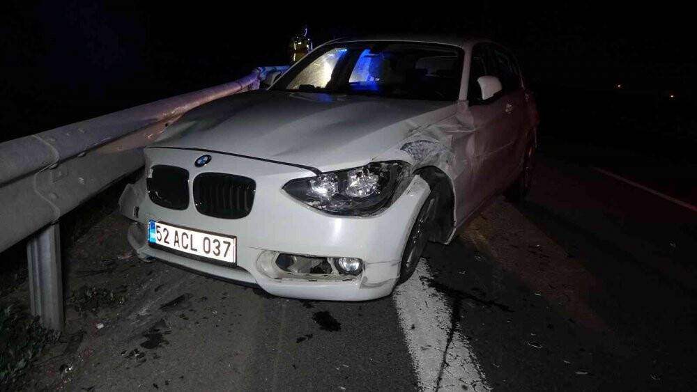 TEM’de otomobil bariyerlere çarptı