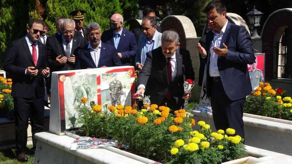 15 Temmuz şehidi Cumhurbaşkanı koruması Mehmet Çetin mezarı başında anıldı