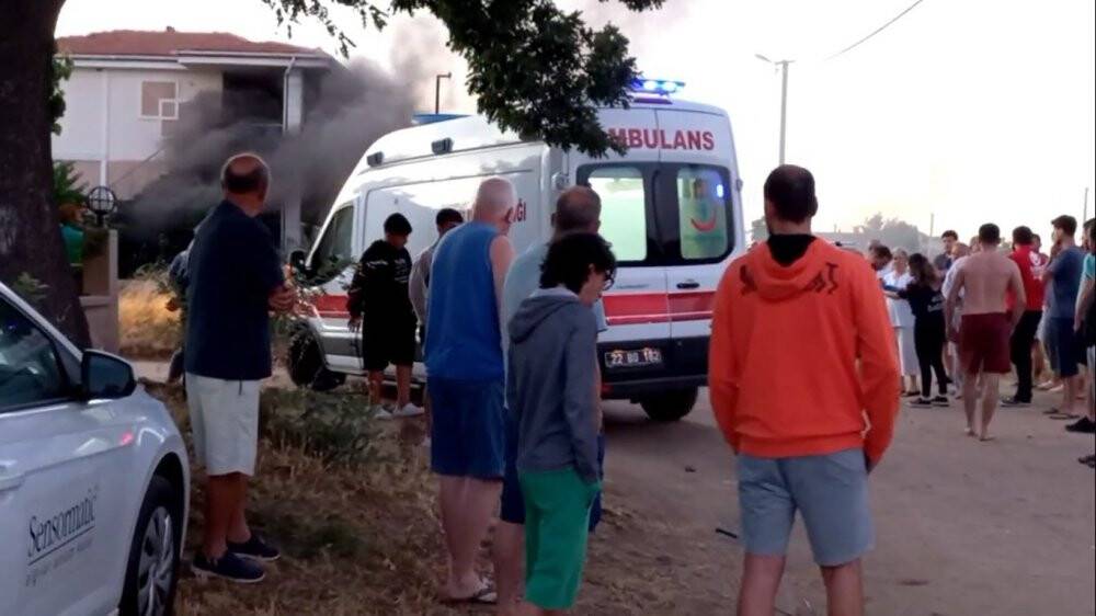 Evin garajındaki LPG’li otomobil yandı