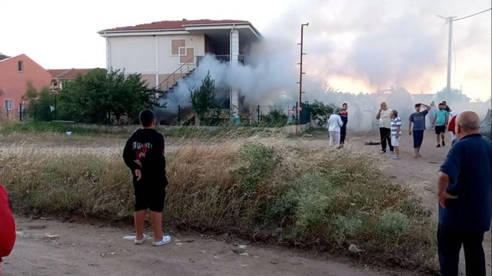 Evin garajındaki LPG’li otomobil yandı