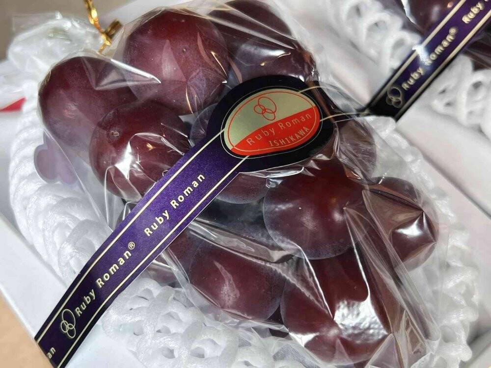 Japonya’da özel üretim salkım üzüm, 10 bin 800 dolara satıldı