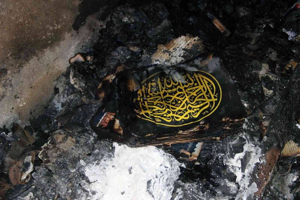 Odada her şey yandı, ‘Besmele’ yazısı yanmadı