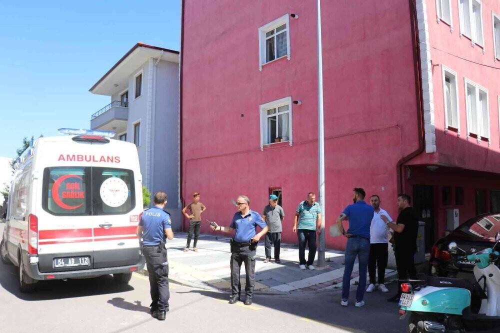 Parasının çalındığını iddia eden patron çalışanı sokak ortasında darp etti