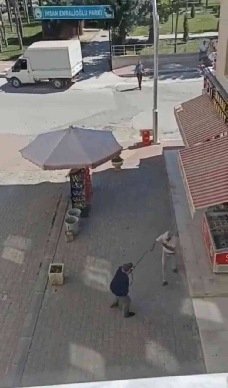 Tartıştığı akrabasının dükkanına kurşun yağdırdı