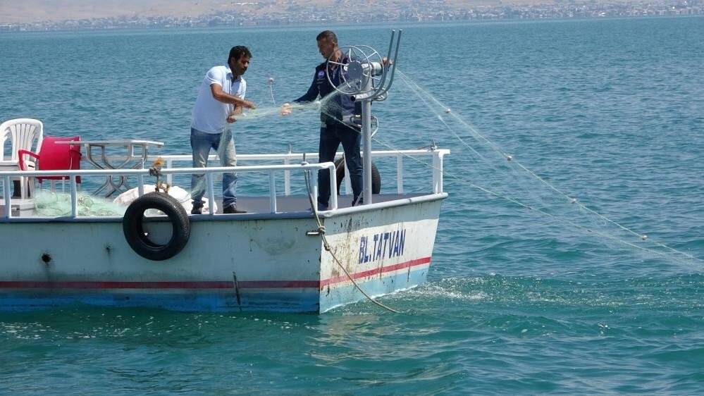 Van Gölü balıkçıları “Vira Bismillah” dedi