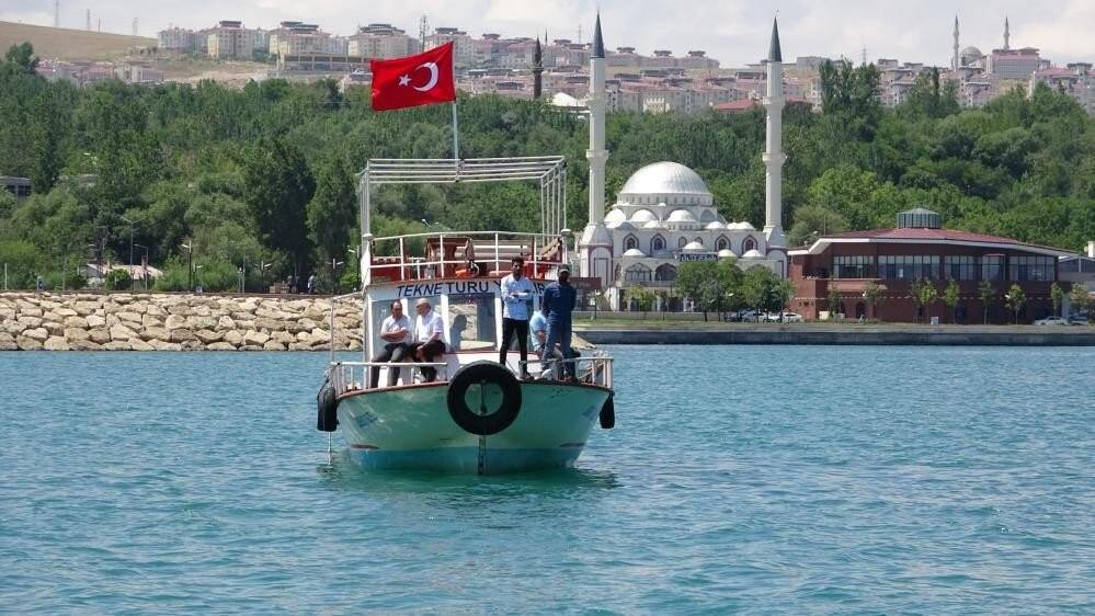 Van Gölü balıkçıları “Vira Bismillah” dedi