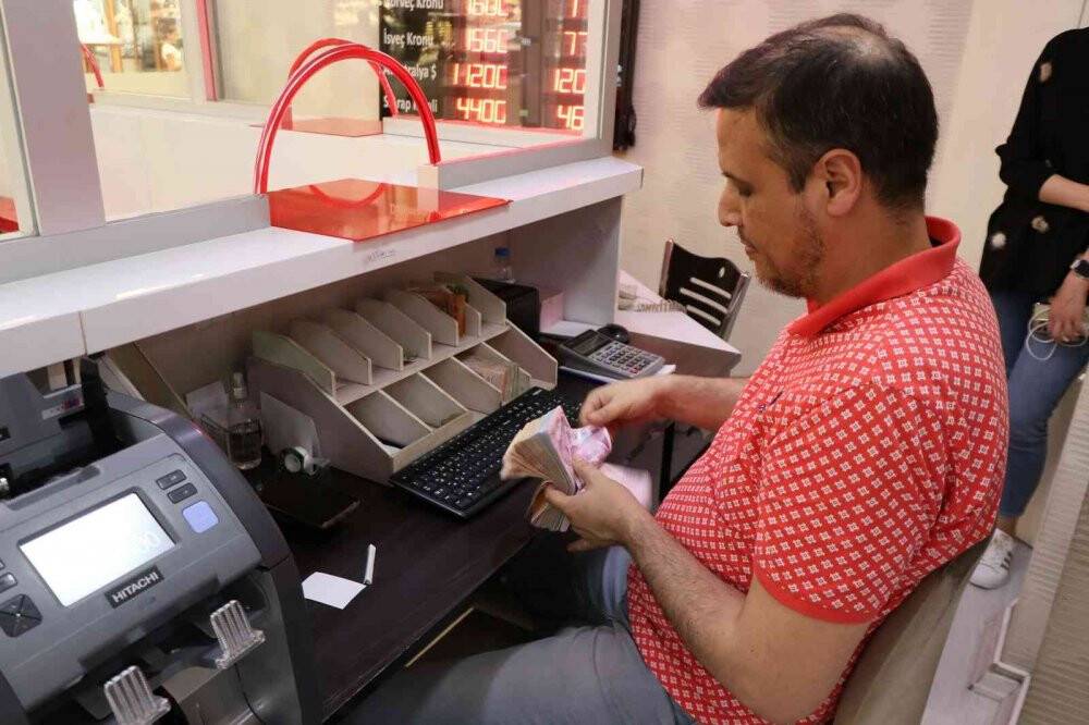 Döviz piyasasındaki hareketlilik gurbetçiyi altın yatırımına yöneltti