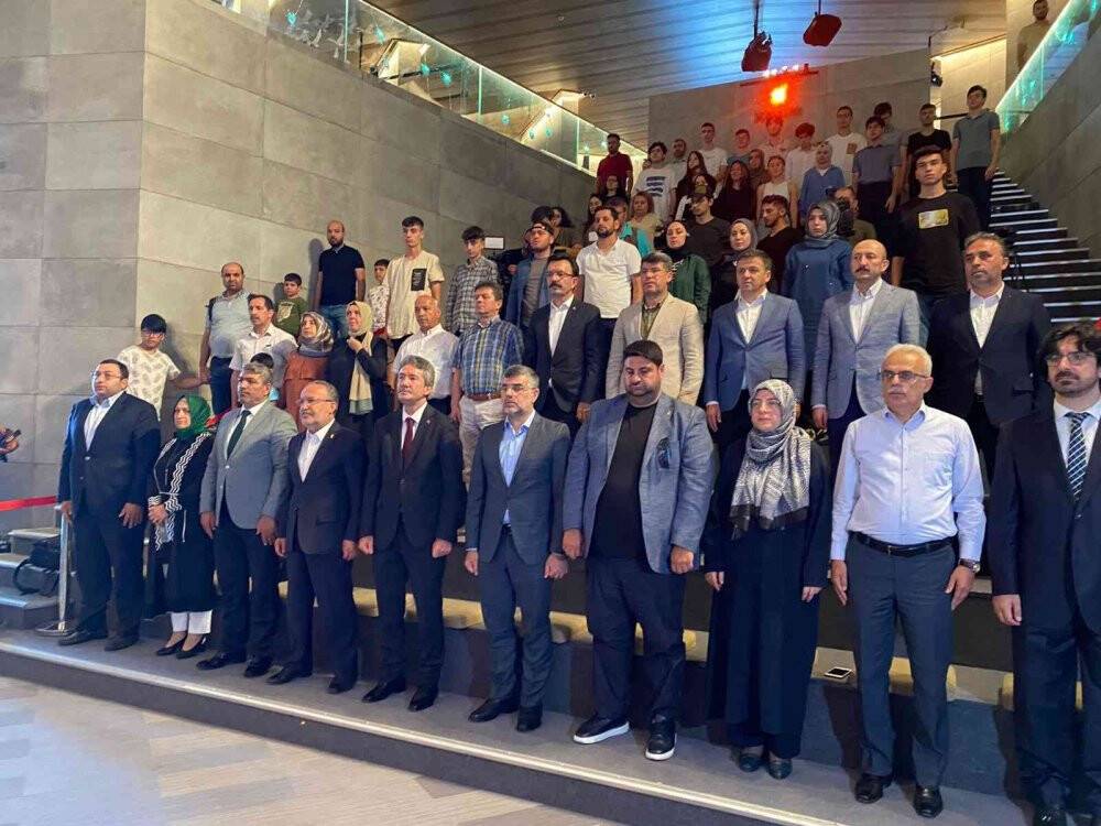 "Dünyanın Mektubu 15 Temmuz Kahramanları İçin Yazılıyor" yarışması başlıyor