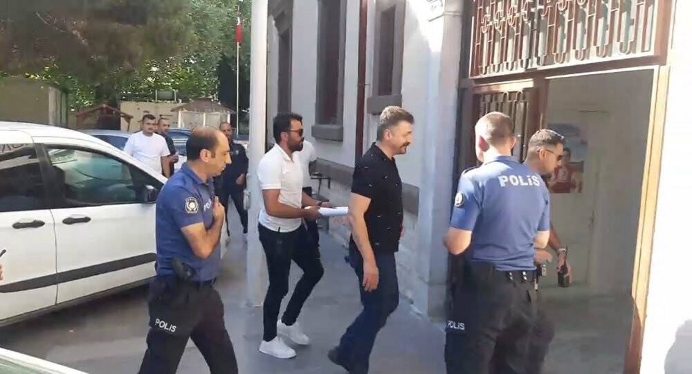 Eski Erdek Belediye Başkanı Hüseyin Sarı Adliye’ye getirildi