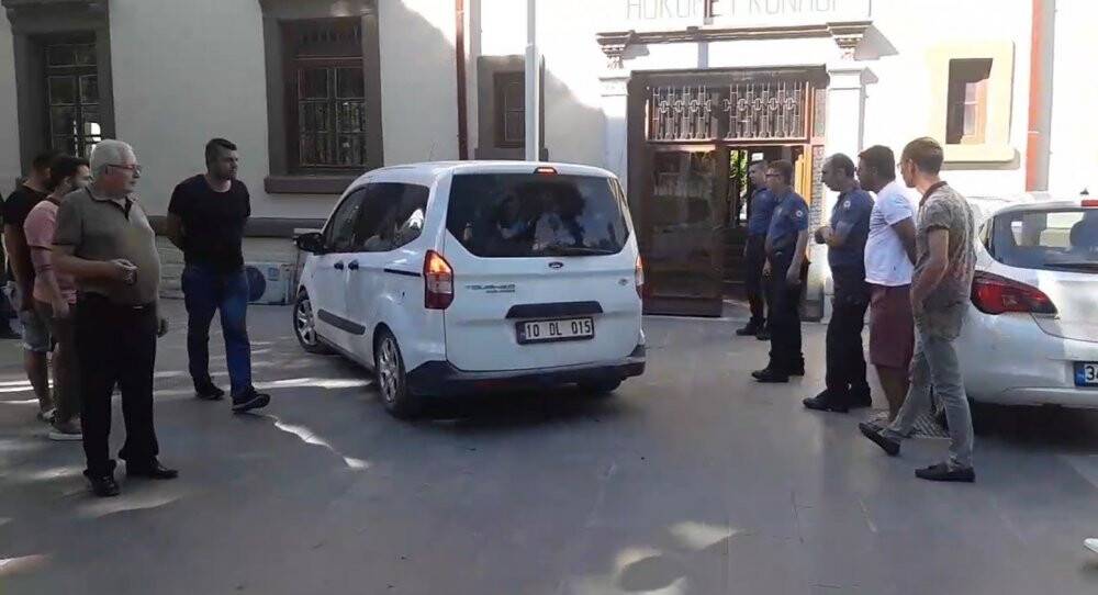 Eski Erdek Belediye Başkanı Hüseyin Sarı Adliye’ye getirildi