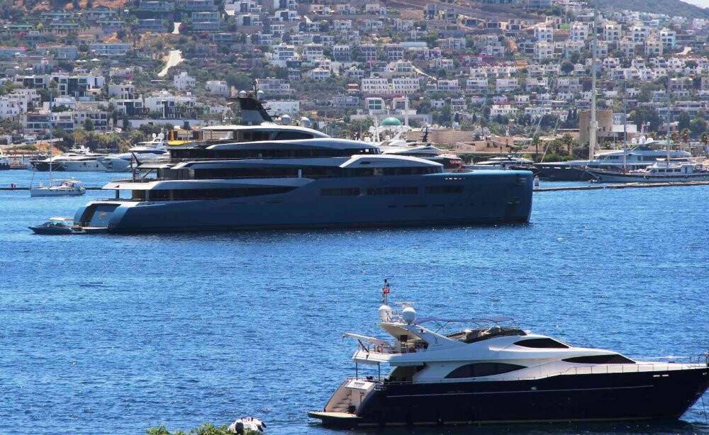 Joe Lewis’in 150 milyon dolarlık yatı Bodrum’a demir attı