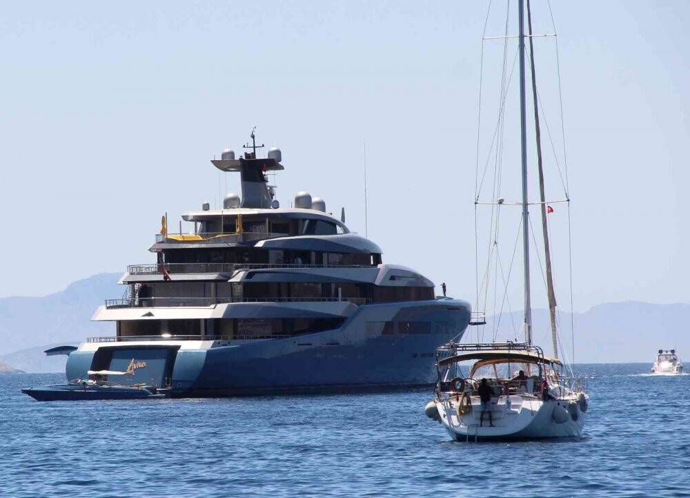 Joe Lewis’in 150 milyon dolarlık yatı Bodrum’a demir attı