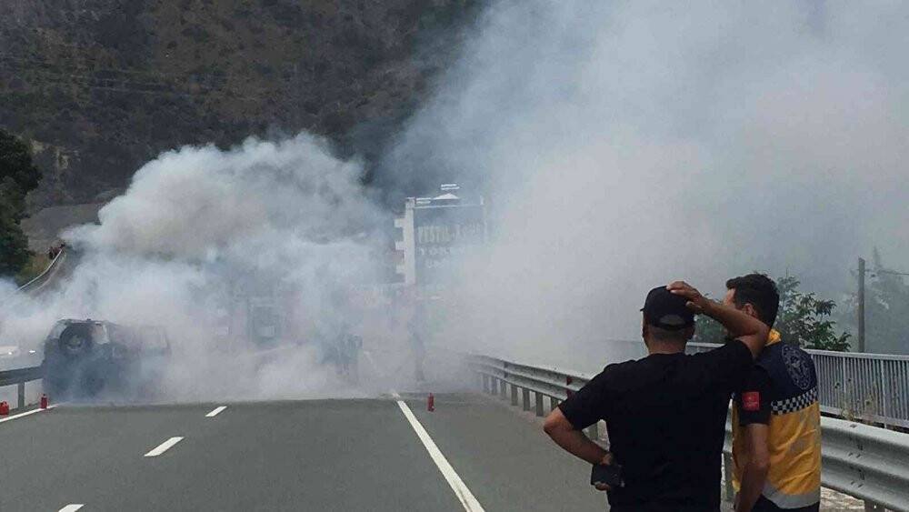 Seyir halindeki cip alev alev yandı
