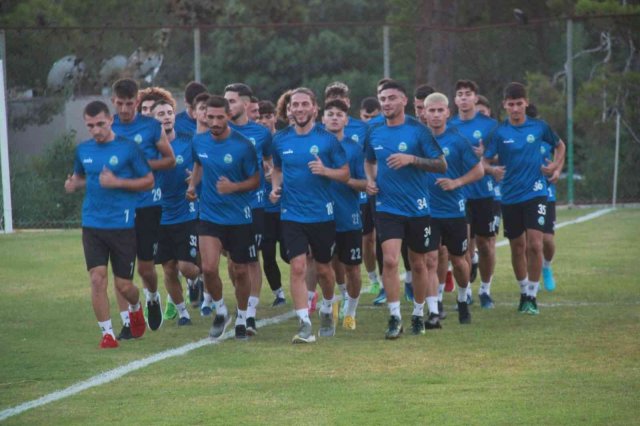 Serik Belediyespor top başı yaptı