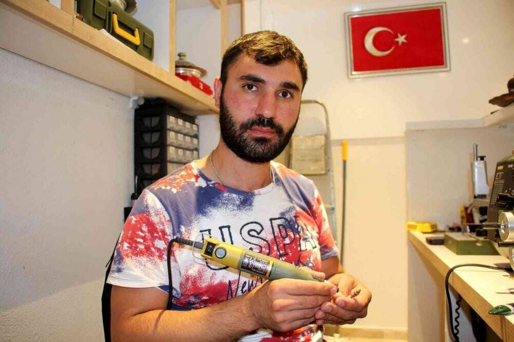 Atanamadı, şimdi dünyaya tespih pazarlıyor