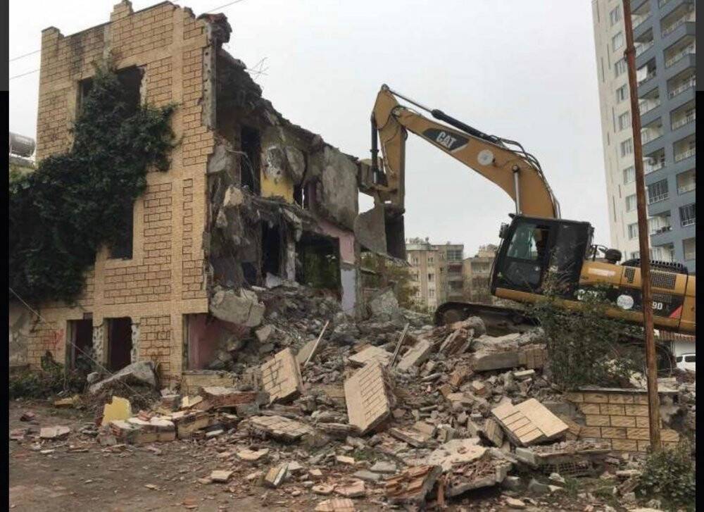 Batman’da metruk binalar yıkılıyor