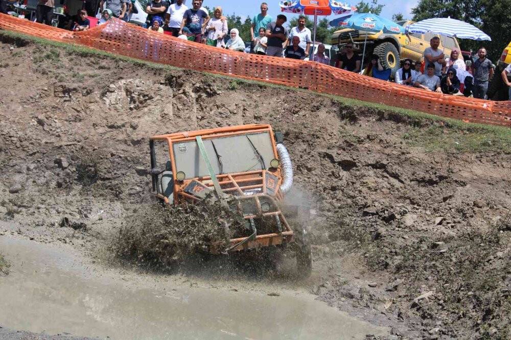 Off-road yarışları heyecanlı anlara sahne oldu