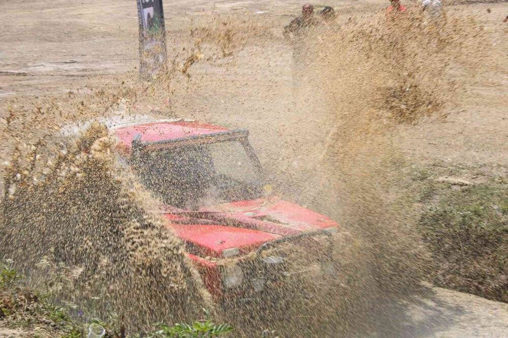 Off-road yarışları heyecanlı anlara sahne oldu