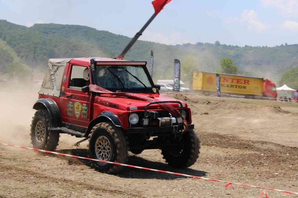 Off-road yarışları heyecanlı anlara sahne oldu
