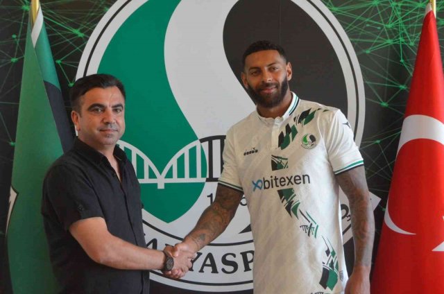 Sakaryaspor, Kaiyne River Woolery ile 2 yıllık sözleşme imzaladı