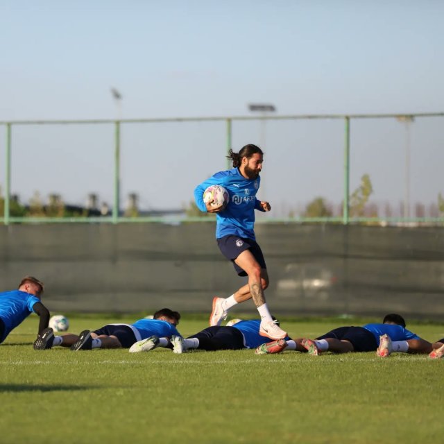 Afyonspor’da alt yapıdan yetişen oyuncular A takımıyla antrenmana çıktı