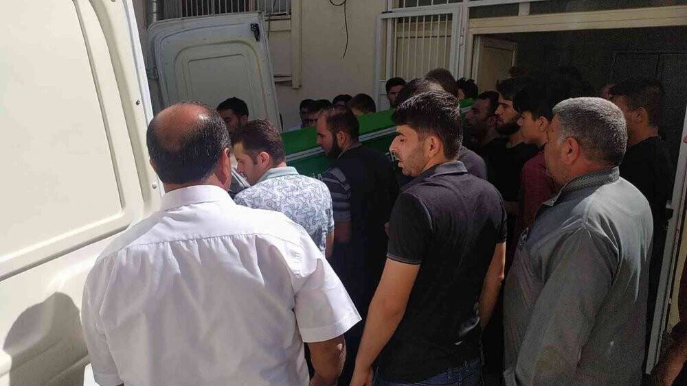 19 yaşındaki oğlunu öldürdü