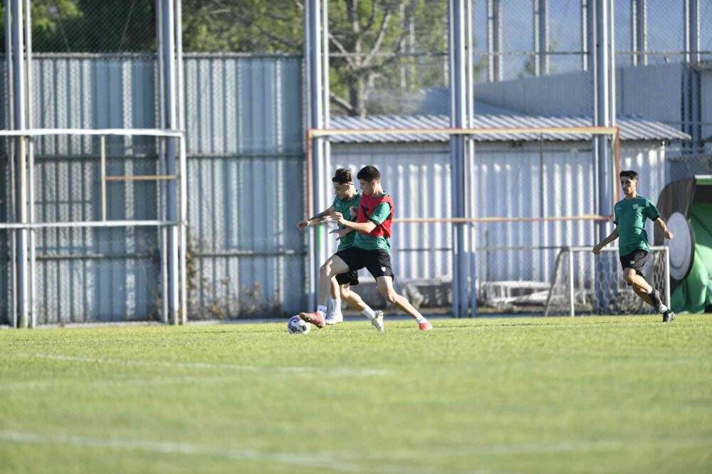 Bursasporlu futbolcular forma savaşı veriyor