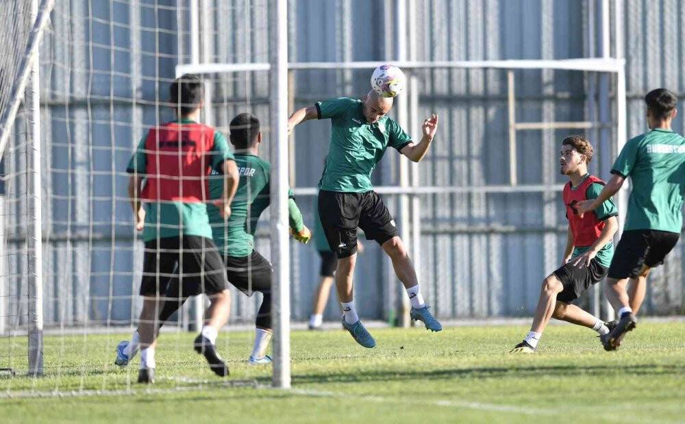 Bursasporlu futbolcular forma savaşı veriyor