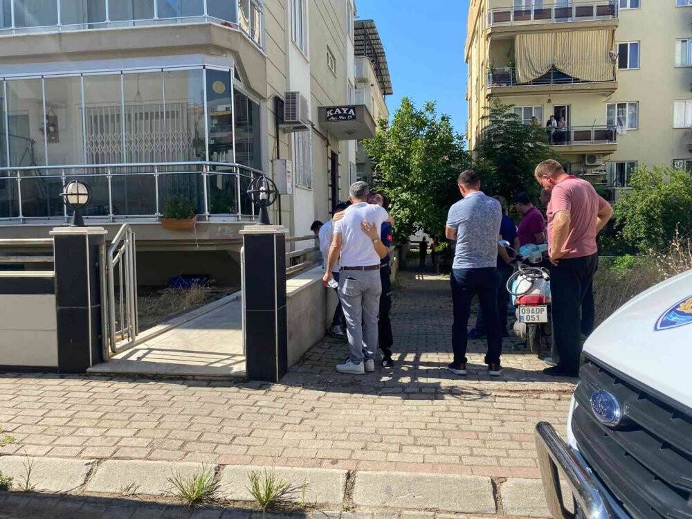 Dekan sekreterinin intiharı yakınlarını yasa boğdu