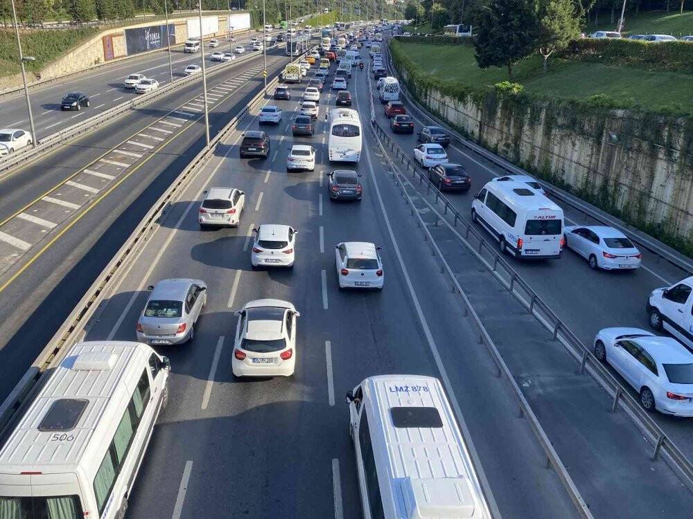İstanbul’da bayram dönüşü trafik yoğunluğu oluştu
