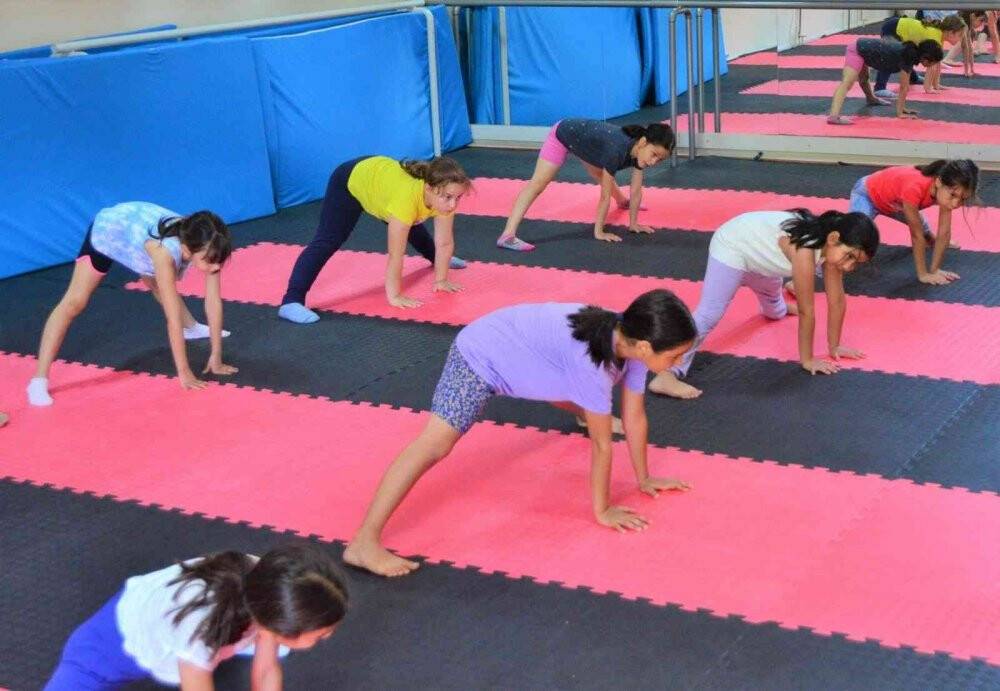 Yunusemre’de çocuklar cimnastikle geleceğe hazırlanıyor