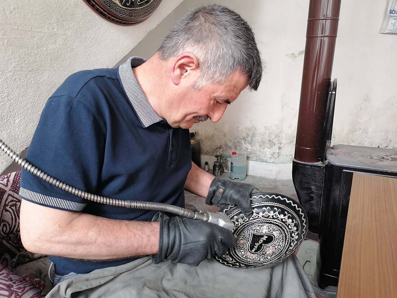 aa-20220719-28452414-28452410-konyada-bakir-isleme-ustaligi-yok-olmaya-yuz-tutuyor.jpg