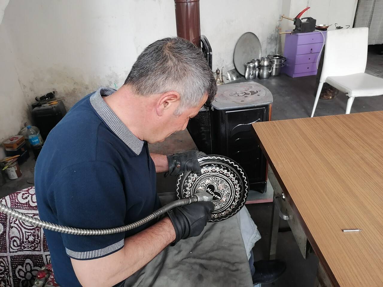 aa-20220719-28452414-28452411-konyada-bakir-isleme-ustaligi-yok-olmaya-yuz-tutuyor.jpg