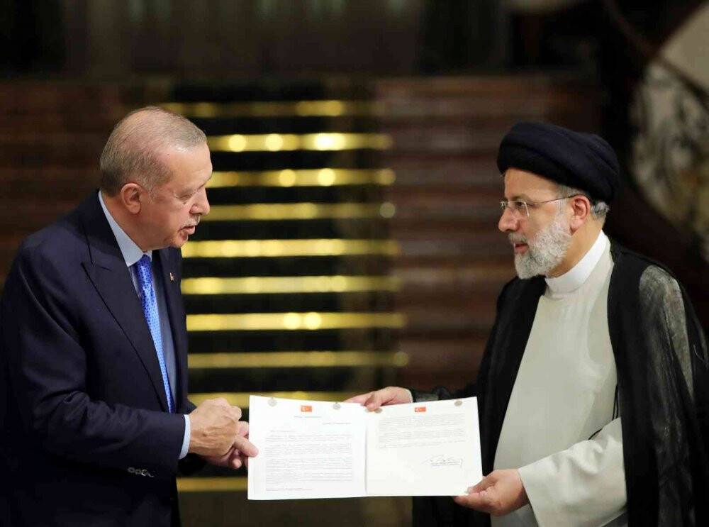 Cumhurbaşkanı Erdoğan, İran Cumhurbaşkanı Reisi'yi Konya 2021'e davet etti